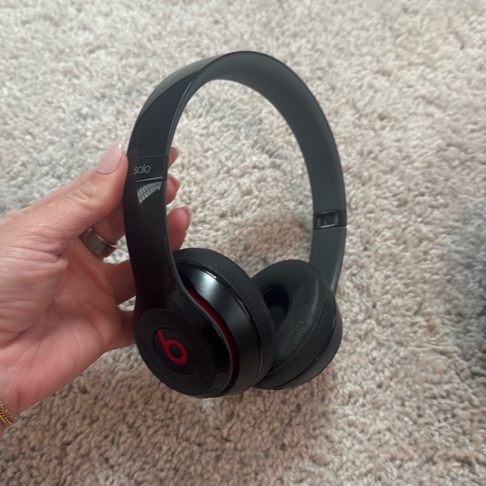 Beats Solo Headphones (no Bluetooth)